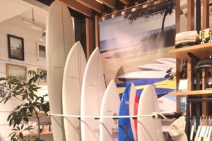 Urban Island Society × BAYFLOW コラボサーフボードをご紹介(グランツリー武蔵小杉店)