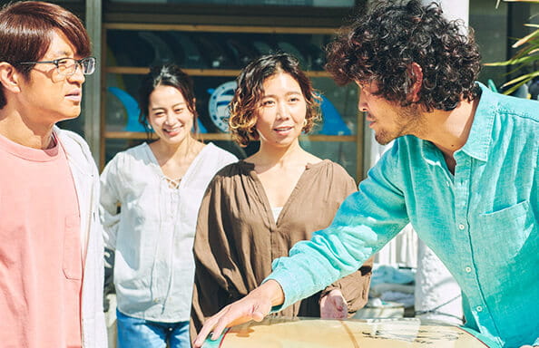 いつでも書割 ハメちゃうオレどう？ 服、見えなく なっちゃった！ 今日ファッションの 撮影だから！